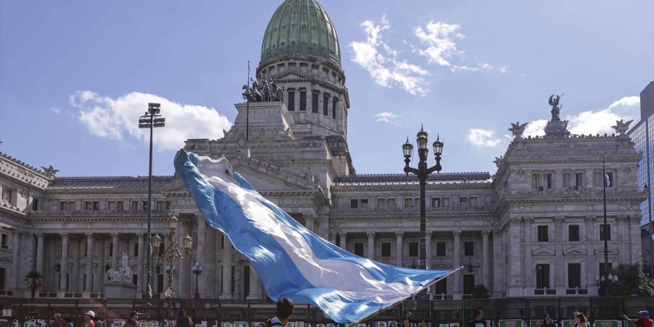 Arjantin'de Binlerce Kişi Çalışma Reformu Yasa Tasarısını Protesto Etti
