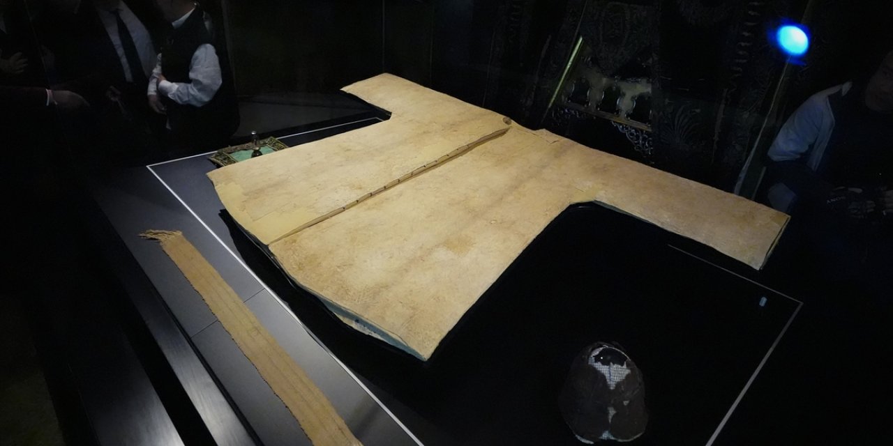 Hırka-i Şerif İstanbul'da Ziyarete Açıldı