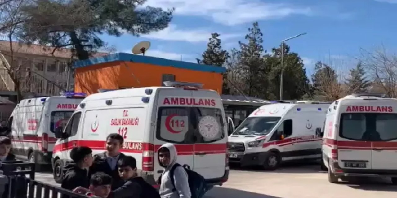 Ortaokulda Cıva Zehirlenmesi İddiası: Çok Sayıda Öğrenci Hastaneye Kaldırıldı!