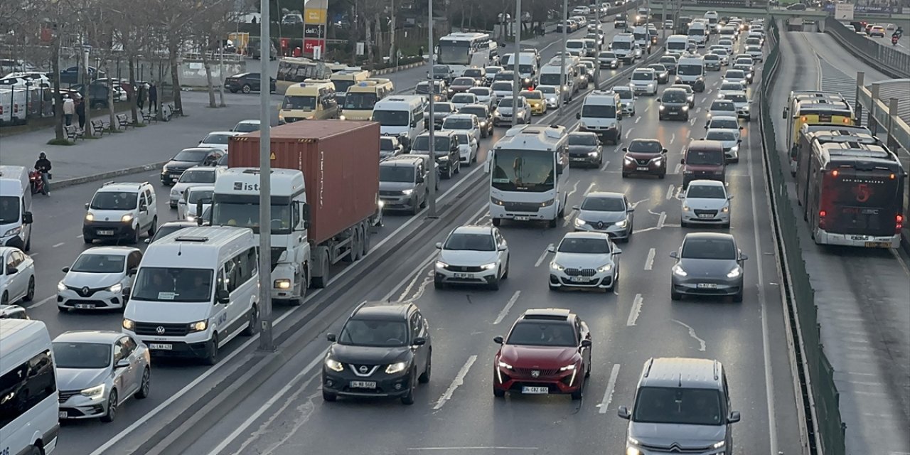 İstanbul'da İftar Öncesi Trafik Yoğunluğu Yüzde 85'e Çıktı