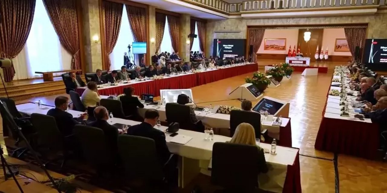 Kabine Toplanıyor. İşte Masadaki Konular.