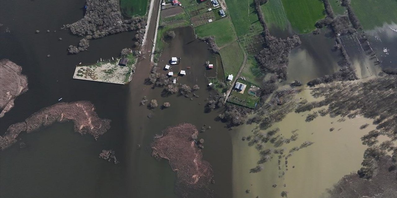 Uluabat Gölü'nde Yağışların Ardından Su Seviyesi Yükseldi
