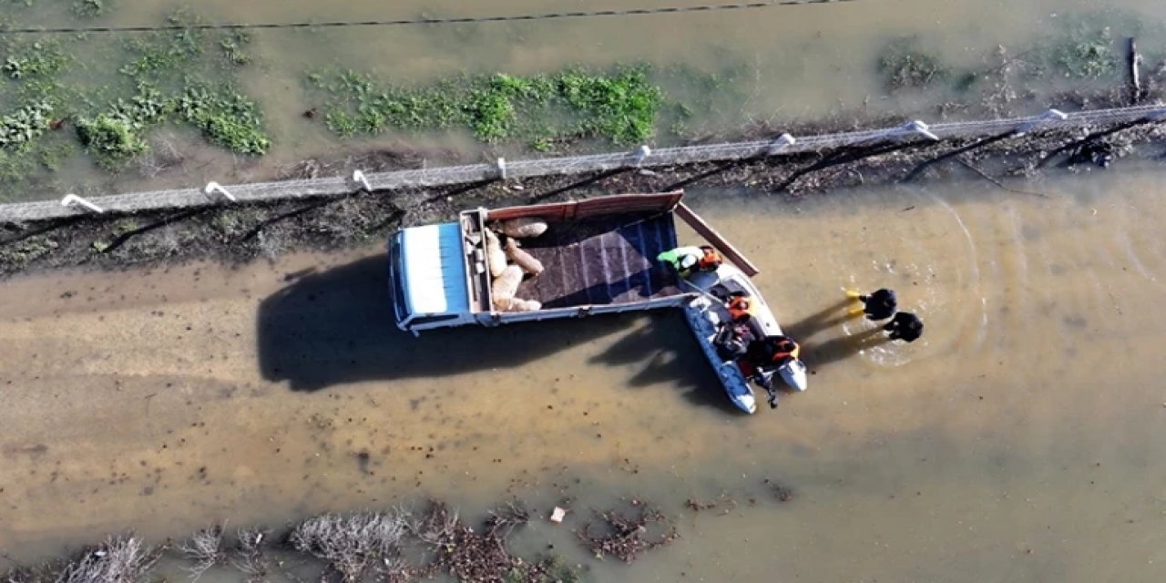 'Kırmızı' Uyarı Koduyla İzlenen Meriç Nehri'nin Debisi Artıyor! Çok Sayıda Ekip Sevk Edildi