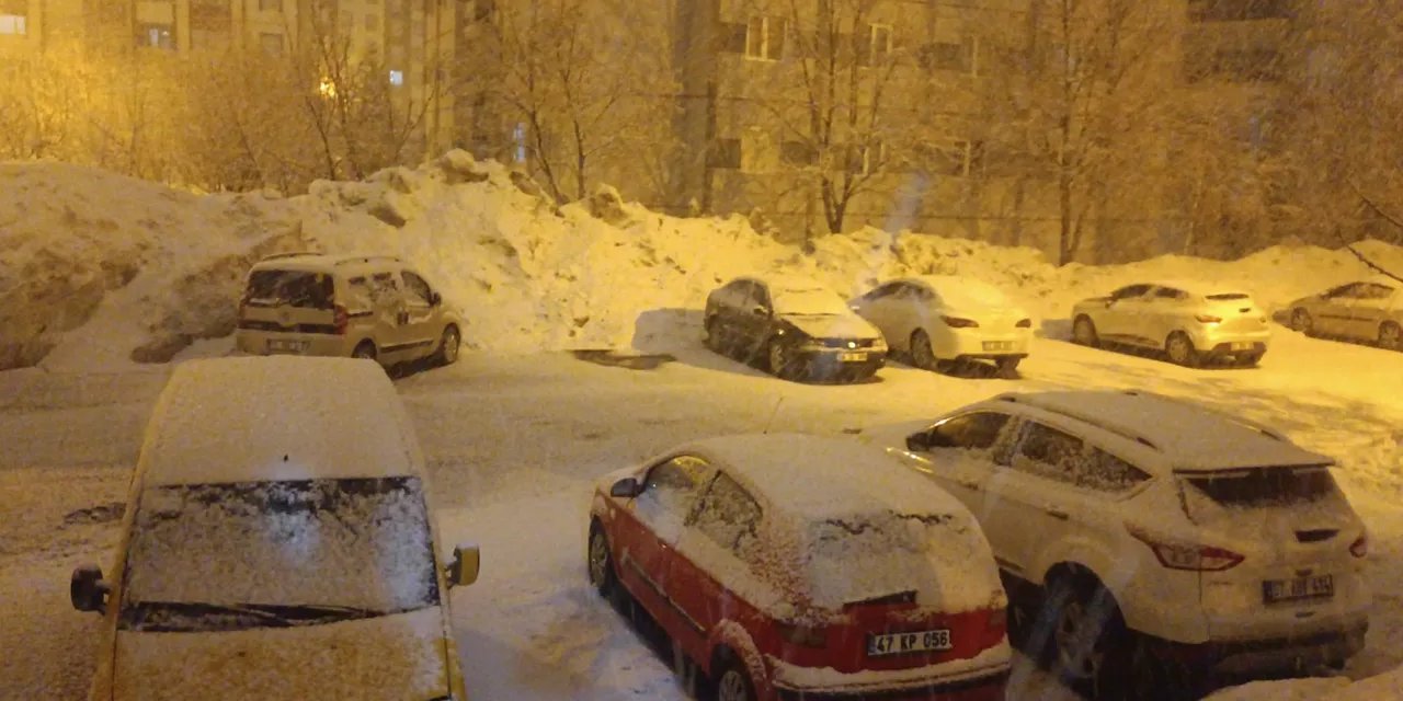 Kar Aniden Bastırdı. Yetkililerden Uyarı Geldi!