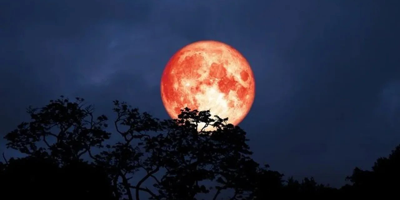 Gökyüzü Alev Alacak: Tam 80 Dakika Boyunca Ay Ateş Kırmızısına Bürünecek!