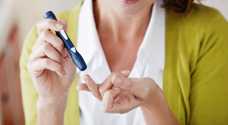 TÜRK HEKİMLERİ, ŞEKER HASTALIĞININ OMURGA KEMİKLERİNDE YIPRANMA VE YAŞLANMAYA NEDEN OLDUĞUNU İSPATLADI