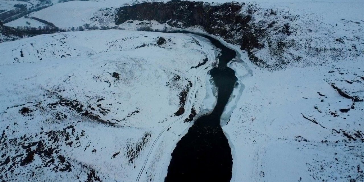 Karla Kaplanan Akyaka Kanyonu Dronla Görüntülendi