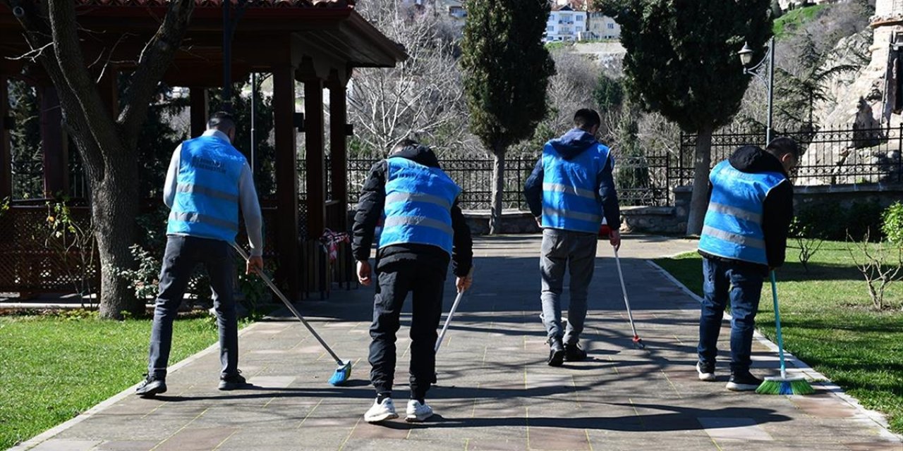 Şeyh Edebali Külliyesi'nin Ramazan Ayı Bakımı Yükümlülerce Yapılıyor