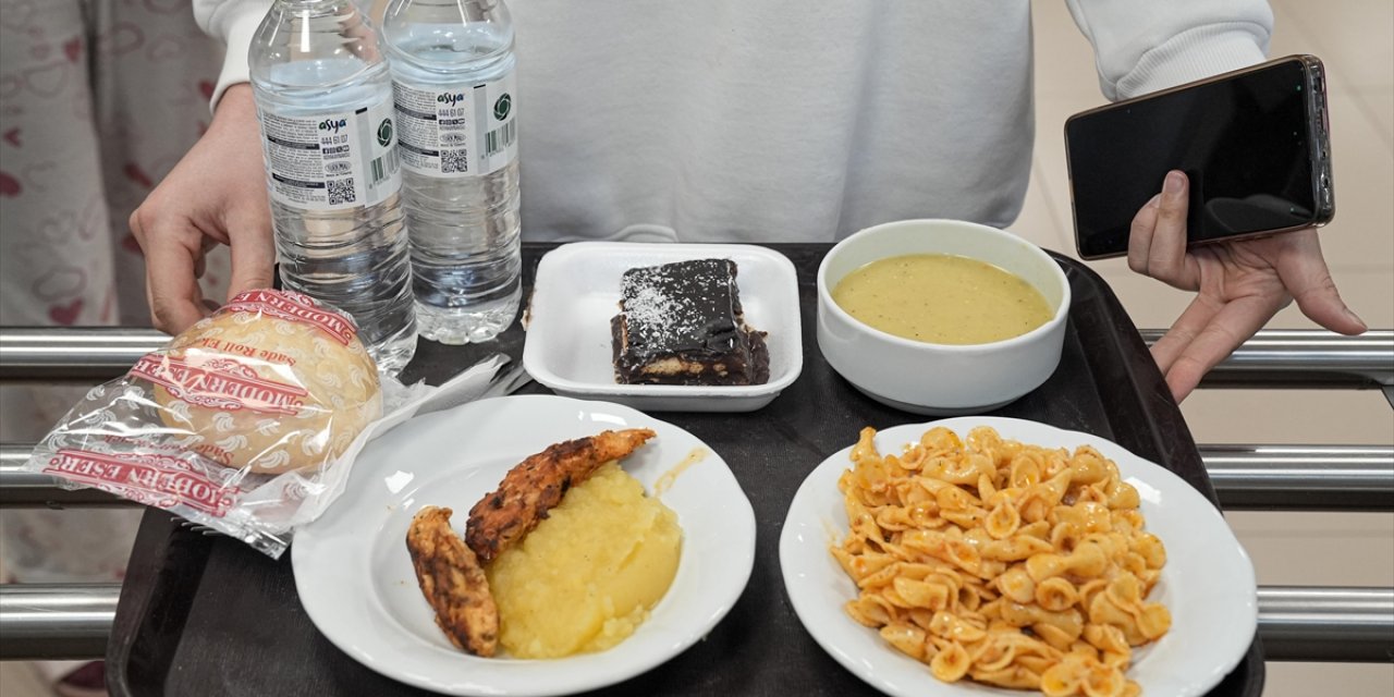 Öğrenciler, KYK Yurtlarındaki Yemek Hizmetlerinden Memnun