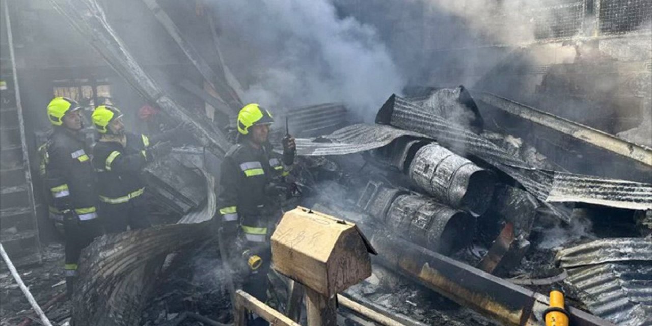 İran'da Bir Helikopterin Sebze-meyve Haline Düşmesi Sonucu 4 Kişi Hayatını Kaybetti