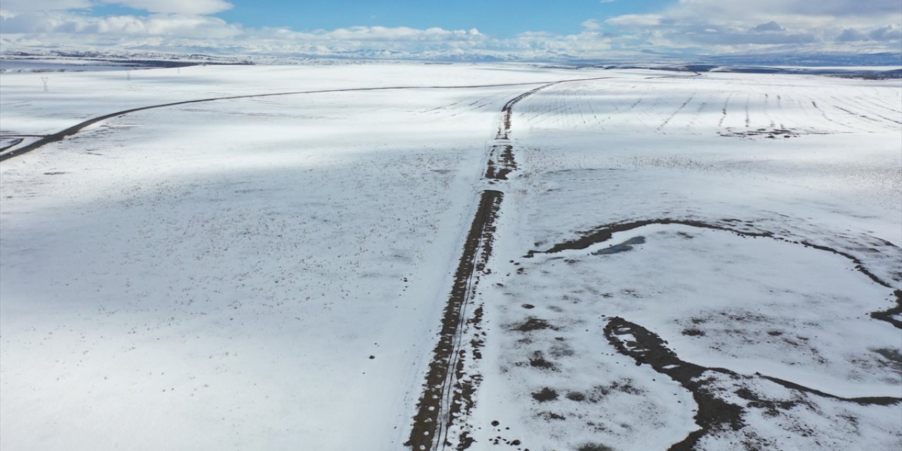 Kars ve Tunceli'de Kar, Yerini Soğuk Havaya Bıraktı