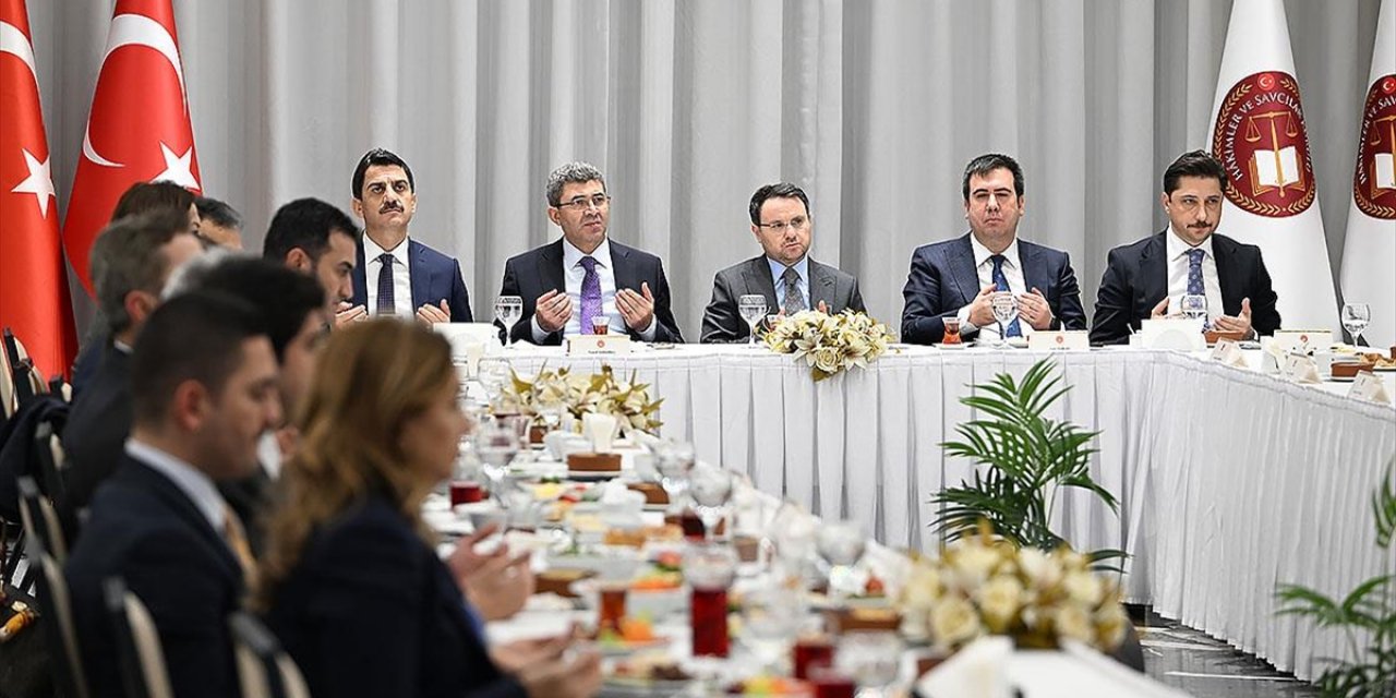 Bakan Gürlek HSK Üyeleri Ve Çalışanlarıyla İftarda Buluştu