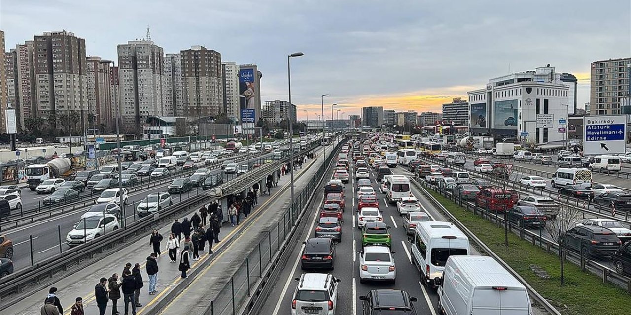 İstanbul'da İftar Öncesi Trafik Yoğunluğu Yüzde 83'e Yükseldi