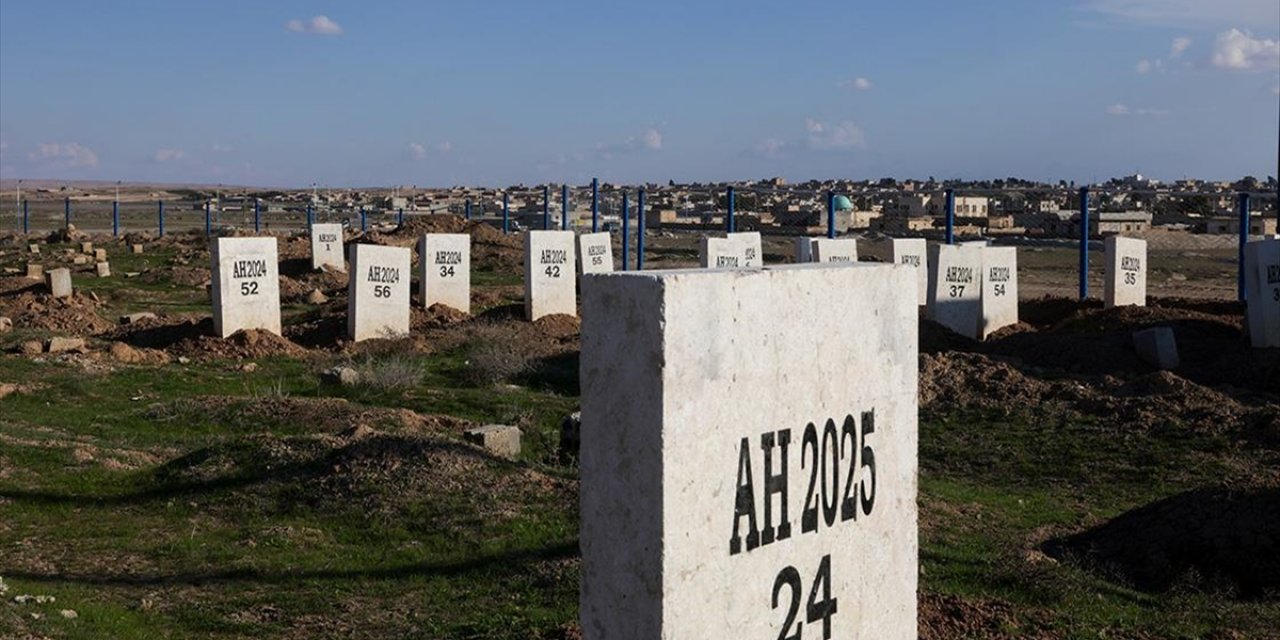 Suriye'deki Hol Kampı'nda Ölen Yaklaşık 1000 Kişinin Cenazeleri Kimlik Tespitini Bekliyor