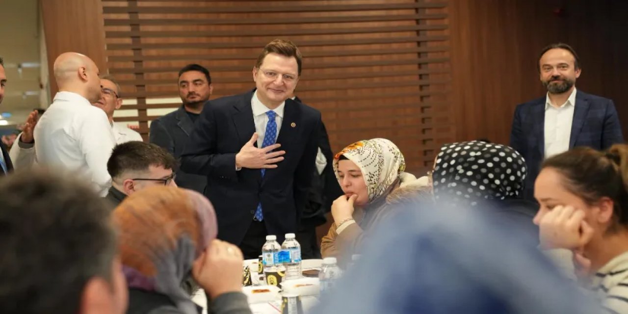 Bilkent Şehir Hastanesi’nde İftar Buluşması! Doktorlar, Hastalar ve Yakınları Aynı Sofrada!