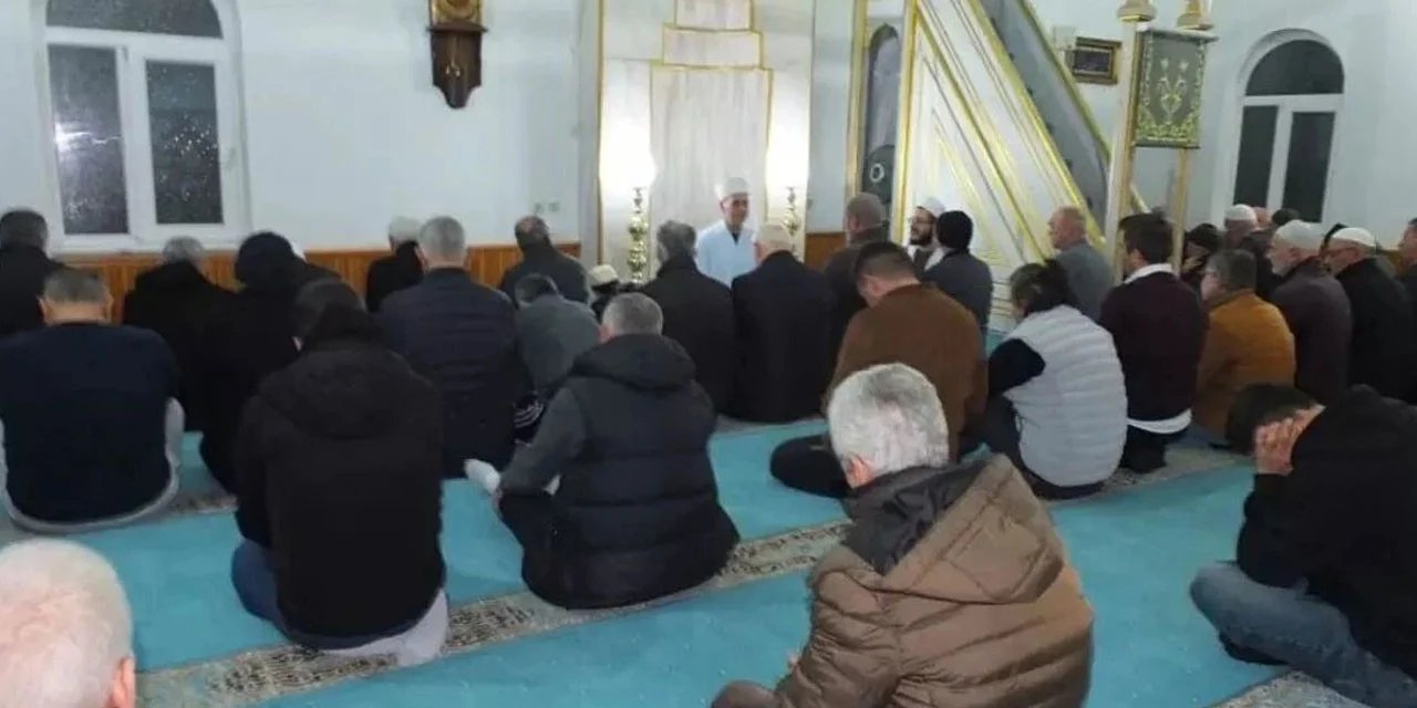 Ezan 3 Dakika Erken Okundu Binlerce Kişi Orucunu Bozdu!