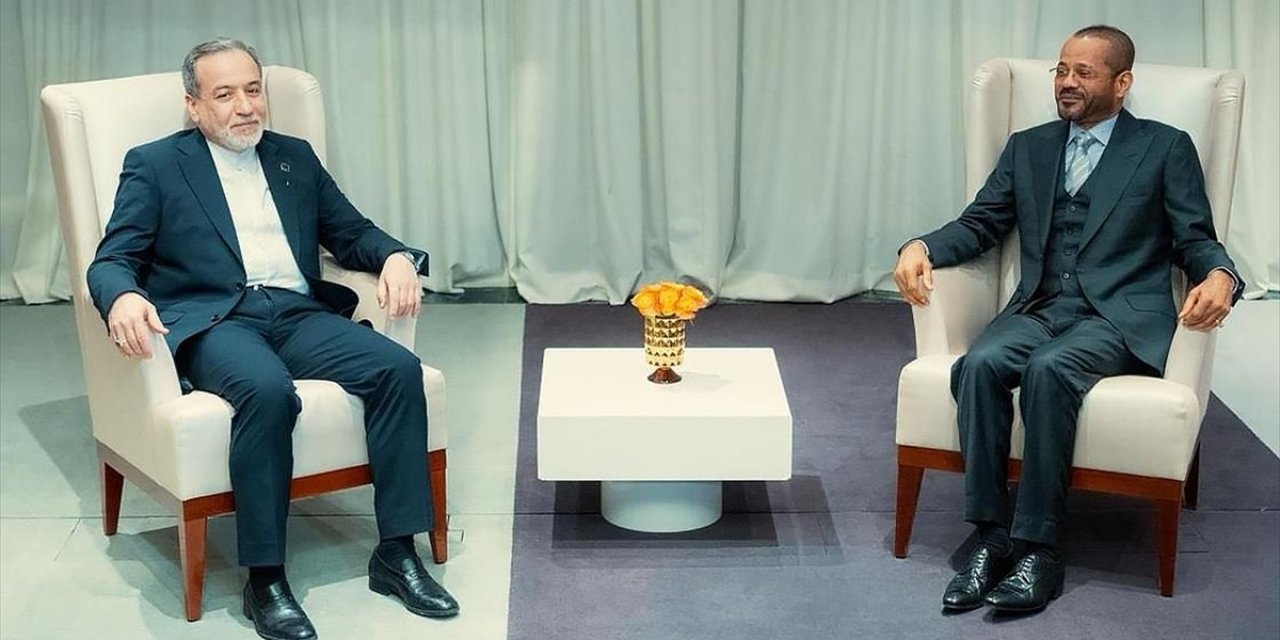 İran Dışişleri Bakanı, ABD İle Görüşmeler Öncesi Cenevre'de Ummanlı Mevkidaşıyla Bir Araya Geldi