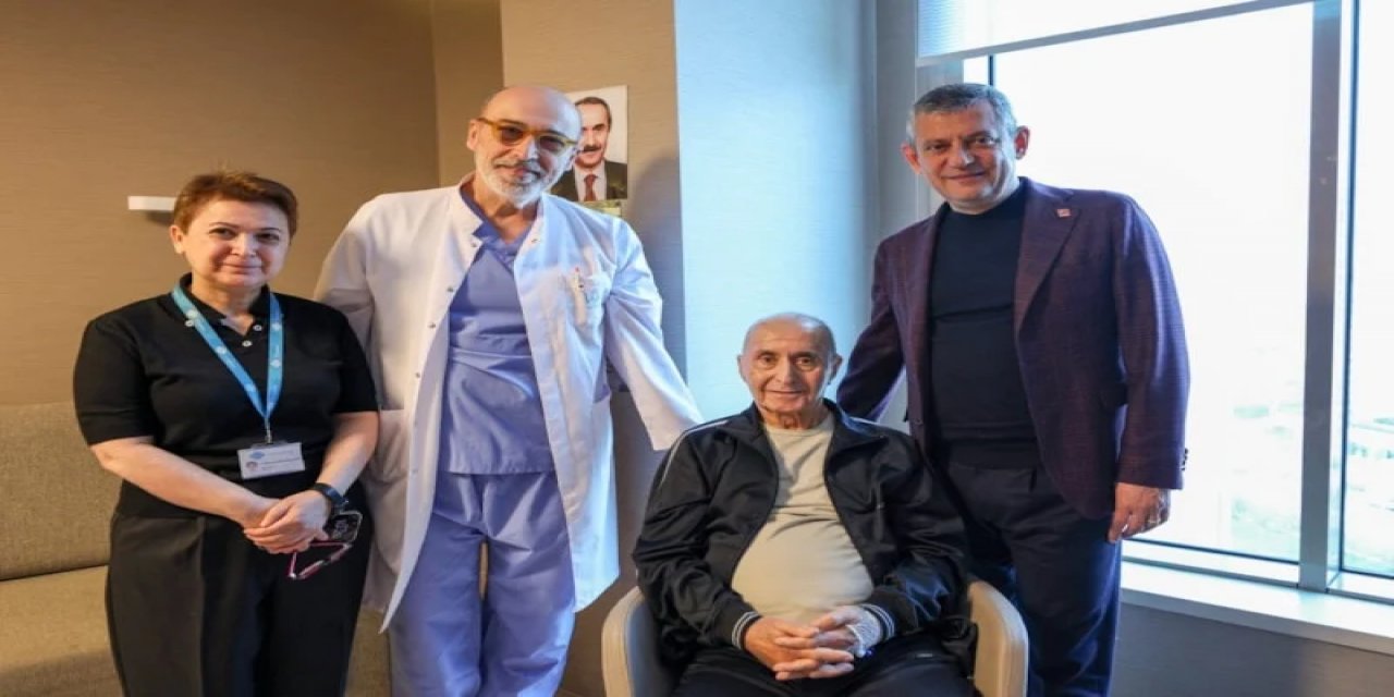 Özgür Özel, CHP Eski Genel Başkanı Hikmet Çetin'i Ziyaret Etti.