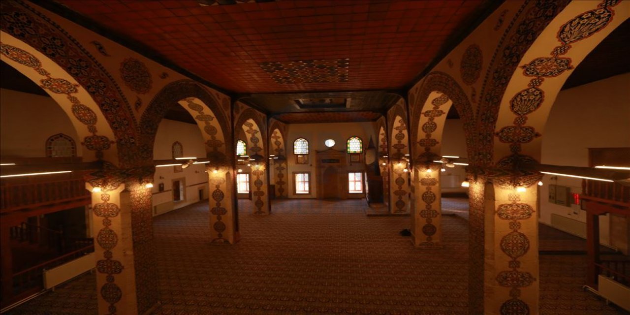 Tokat'taki Tarihi Cami Kalem İşi Süslemelerle Dikkat Çekiyor