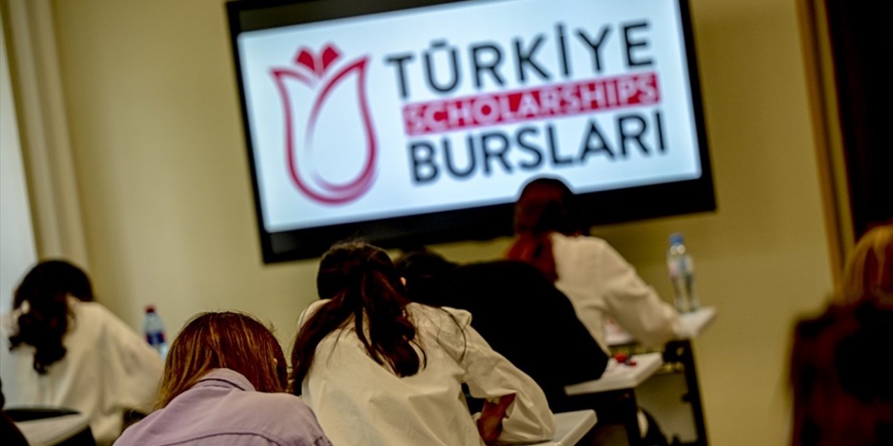 "Türkiye Bursları"na Bu Yıl 200 Bine Yakın Rekor Sayıda Başvuru Yapıldı