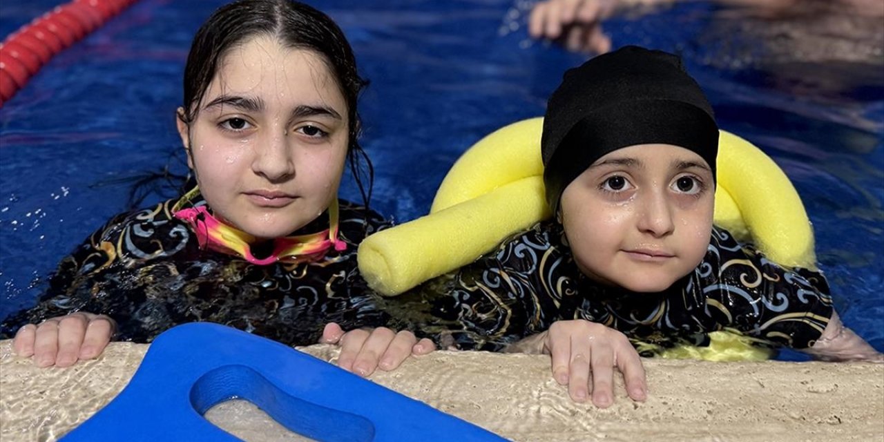 Rasmussen Sendromlu Amine Kulaçlarıyla Hayata Tutunuyor