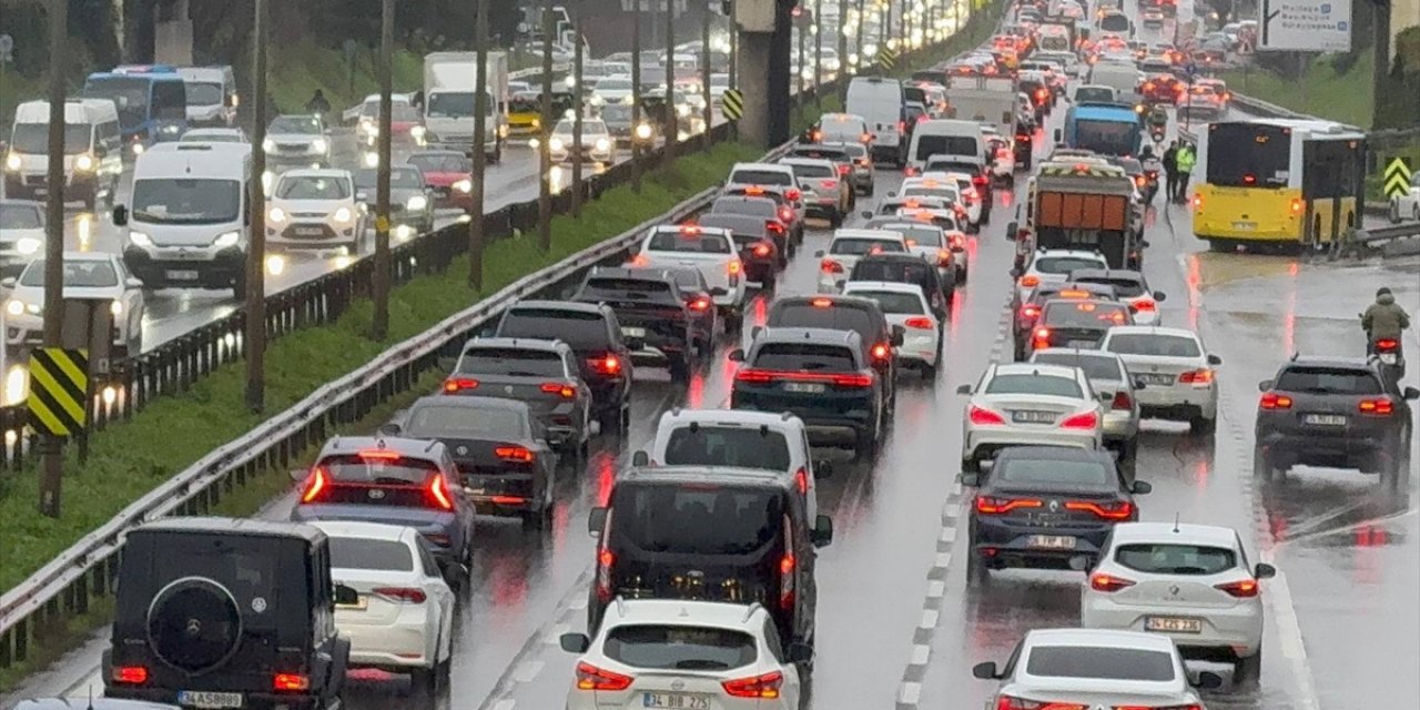 İstanbul'da İftar Öncesi Trafik Yoğunluğu Yüzde 89'a Çıktı