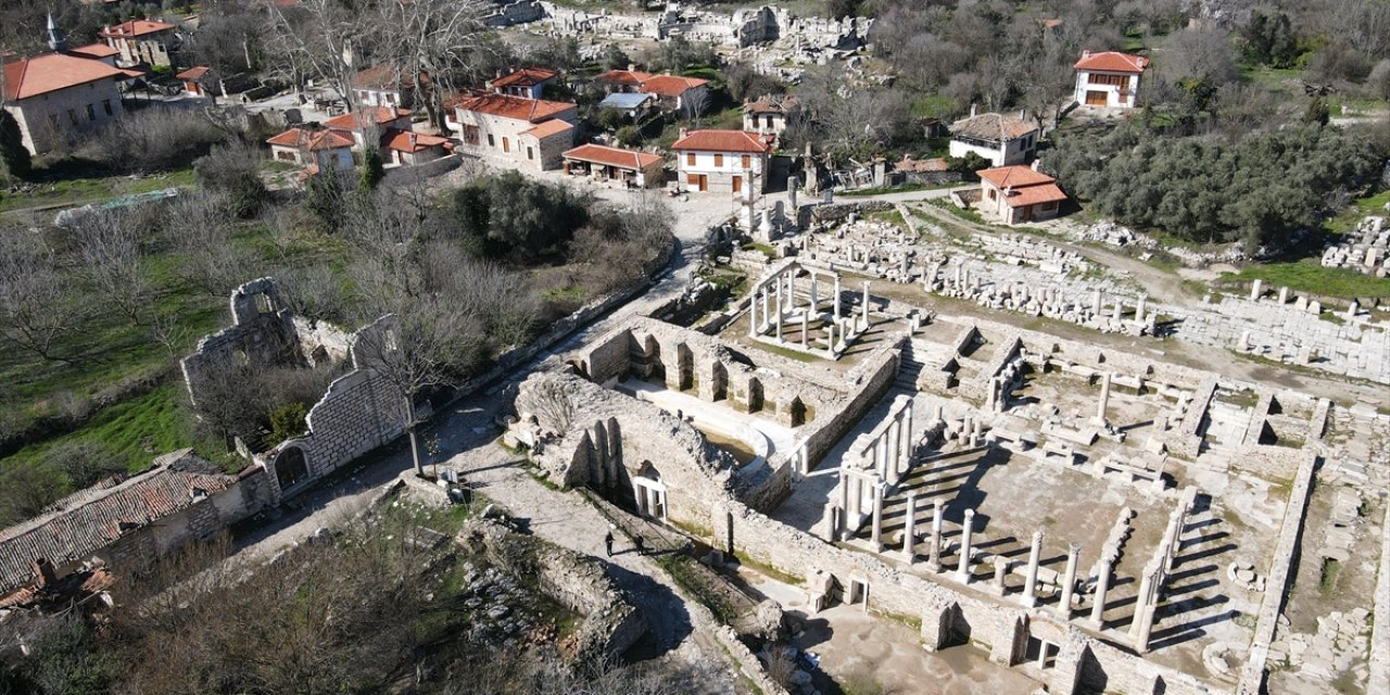 "Gladyatörler Kenti"nin Restore Edilen Dükkanlarında Unutulmaya Yüz Tutmuş Meslekler Yaşatılacak