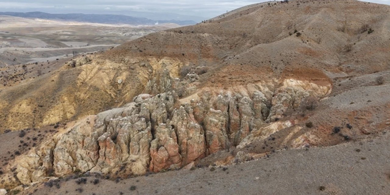 Kırıkkale’de Doğanın Şekillendirdiği Kayalar Büyük İlgi Çekiyor