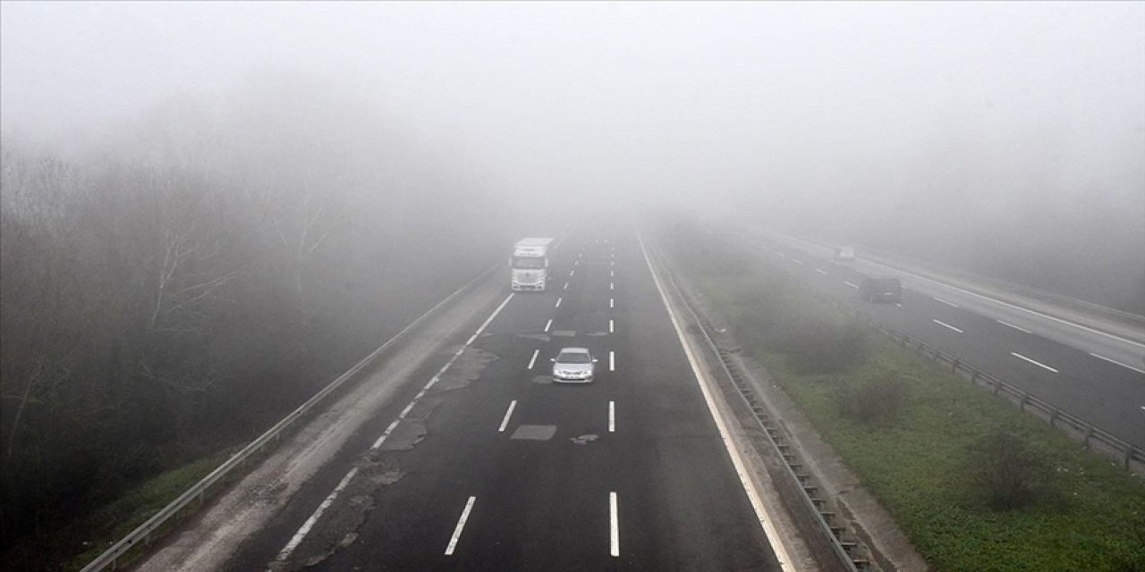 Anadolu Otoyolu'nun Düzce Kesiminde Sis Etkili Oldu