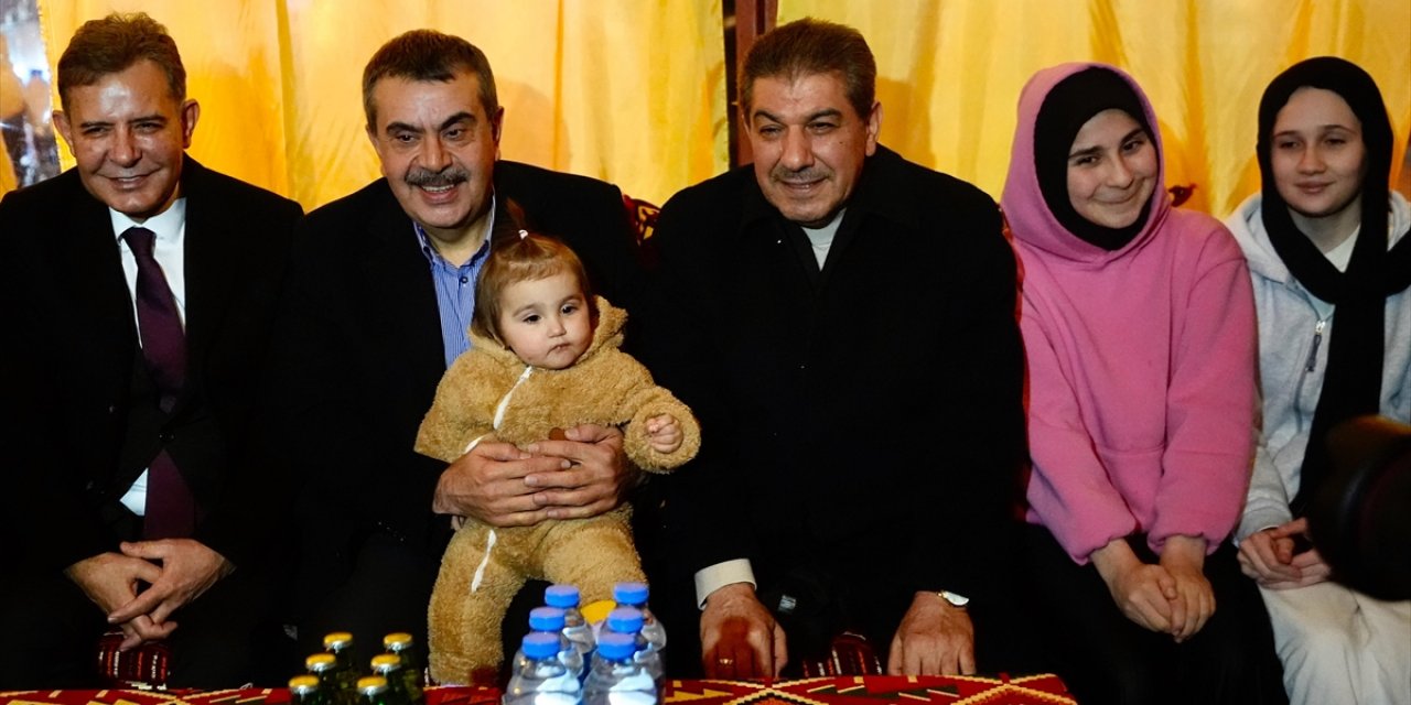 Milli Eğitim Bakanı Tekin, Esenler'de Ramazan Etkinlik Alanını Ziyaret Etti