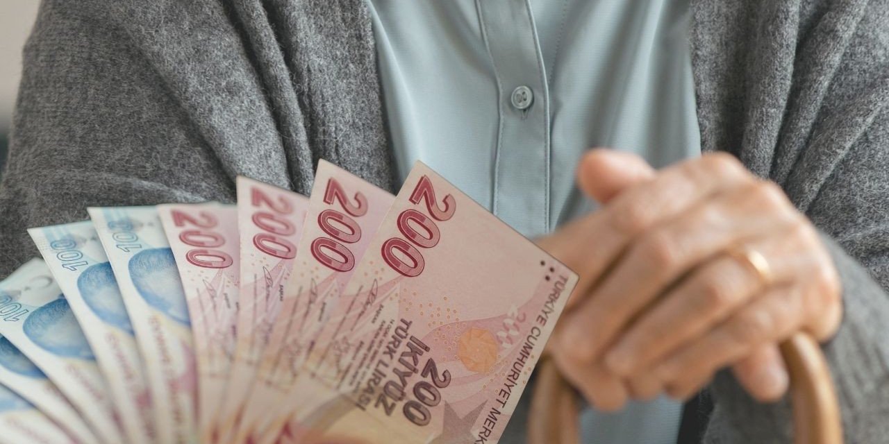 AK Parti’den Emekli İkramiyesi Açıklaması