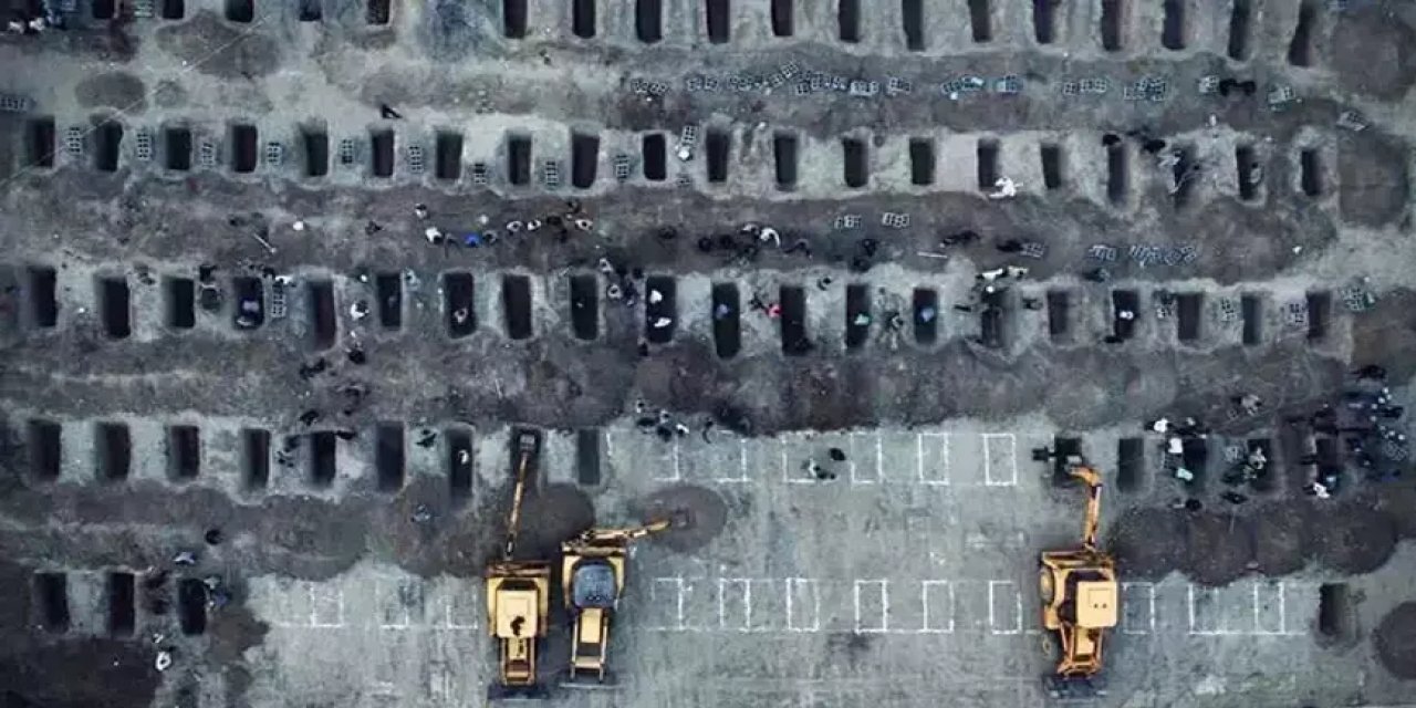 Okul Saldırısında Ölen 168 Kız Çocuğunun Cenaze Töreninde Mahşeri Kalabalık