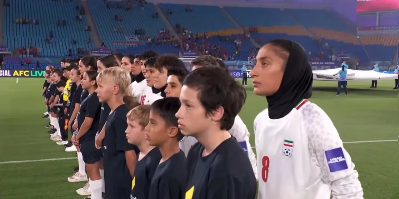 İranlı Kadın Futbolculardan Milli Marş Boykotu!