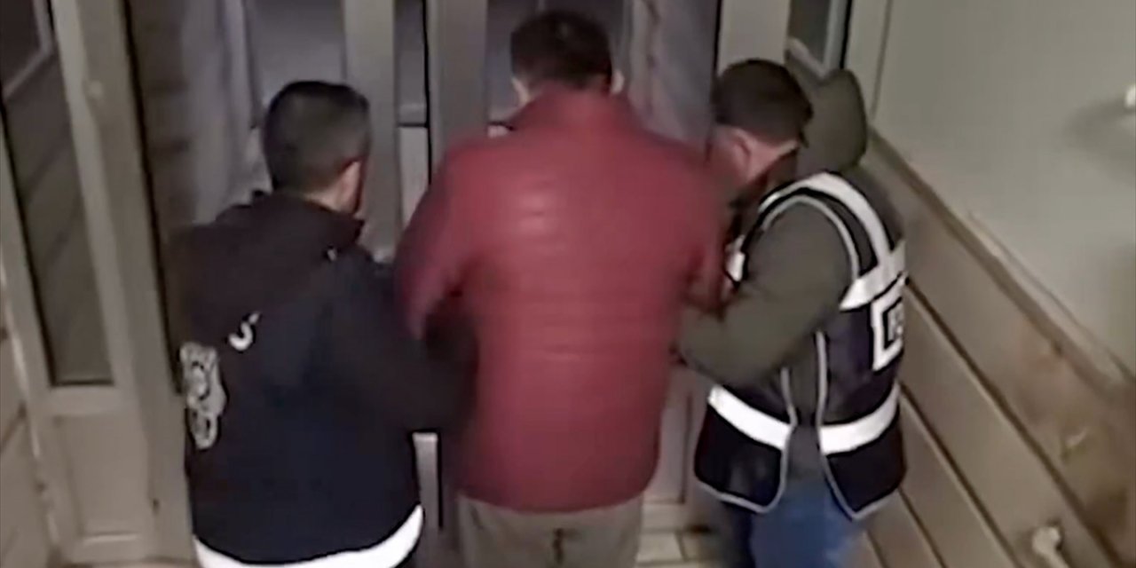 38 İldeki Fetö Operasyonlarında 298 Şüpheli Yakalandı