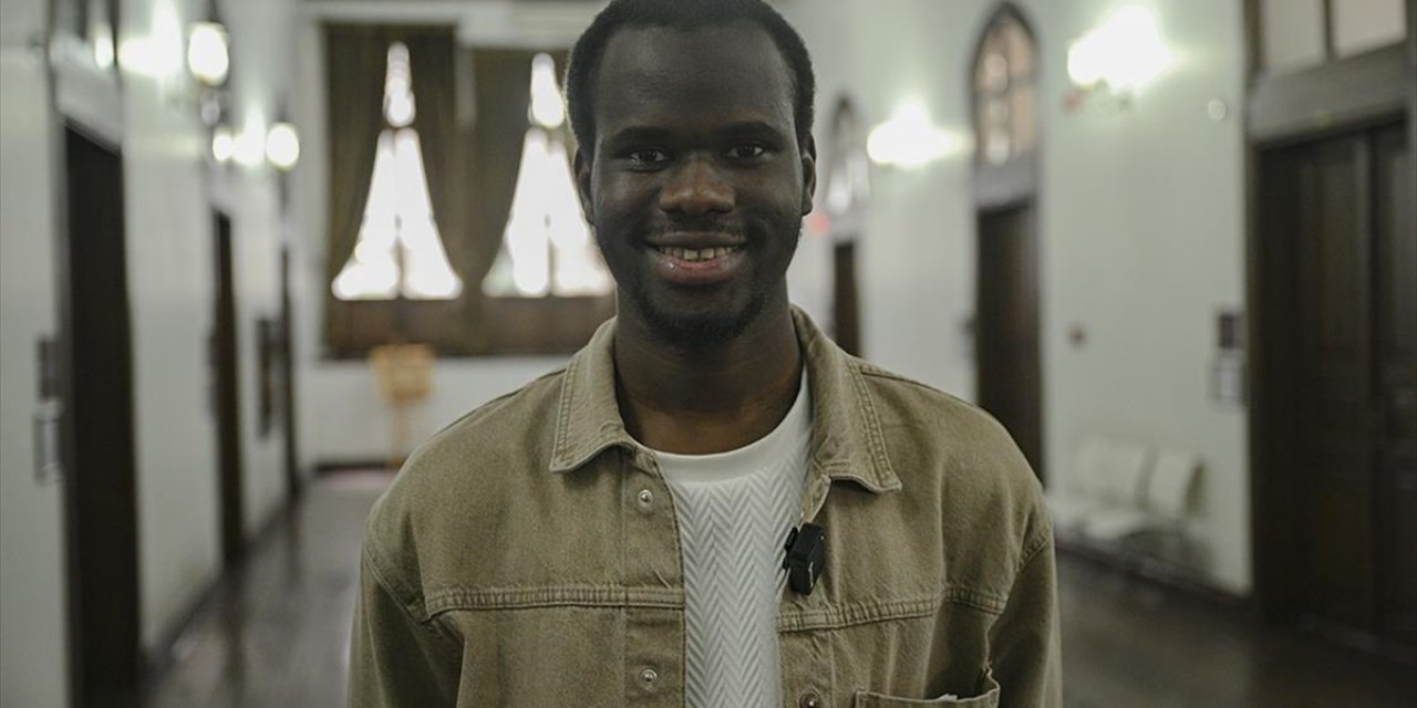 Mali'de İftarda Sofralar İki Kez Kuruluyor, Yemekler Camide Yeniyor