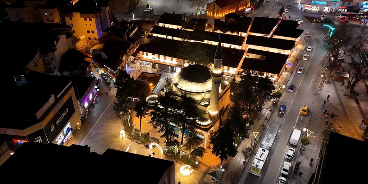 Isparta'daki Yaklaşık 5 Asırlık Firdevs Bey Camisi Yıllara Meydan Okuyor