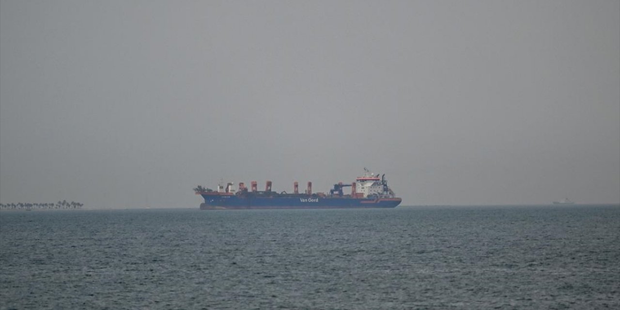 Hürmüz Boğazı'nın Kapanmasıyla Körfez'e Ve Körfez'den Deniz Trafiği Durdu