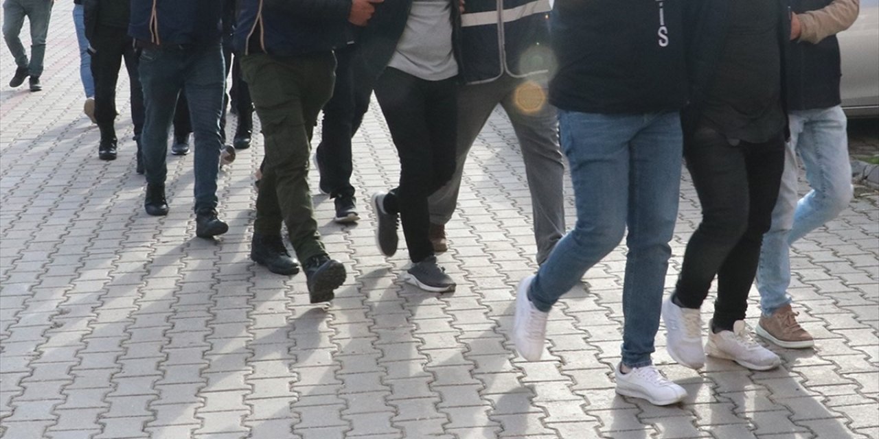 Terör Örgütü Deaş'a Yönelik 35 İldeki Operasyonlarda 184 Şüpheli Yakalandı