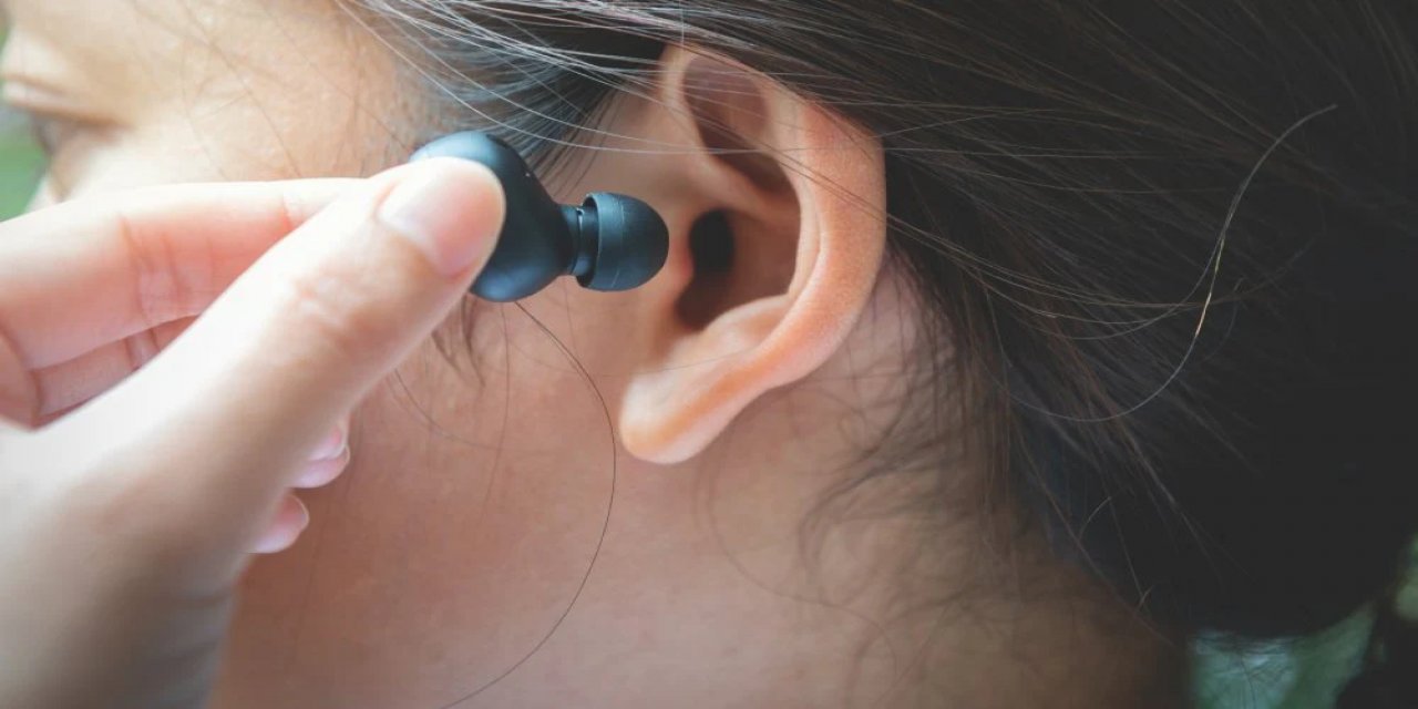Günde 8 Saatten Fazla Kulaklık Kullanmak Kulaklara Zarar Verebiliyor