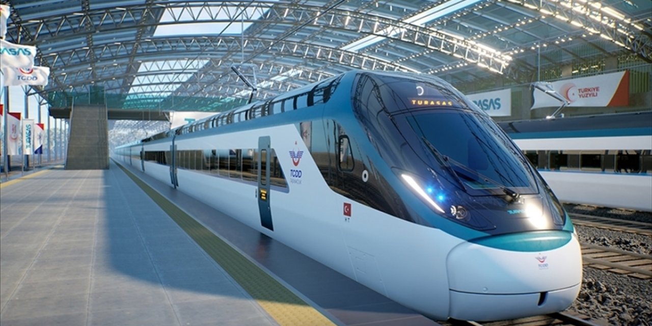 Milli Elektrikli Hızlı Tren Projesi Kapsamında Üretilen İlk Tren Seti Raylara İniyor