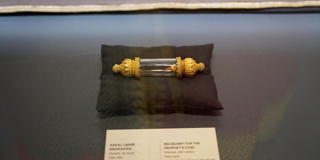 "Osmanlı Sultanlarının Sevdası: Kutsal Emanetler" Sergisi Rami Kütüphanesi'nde Açıldı