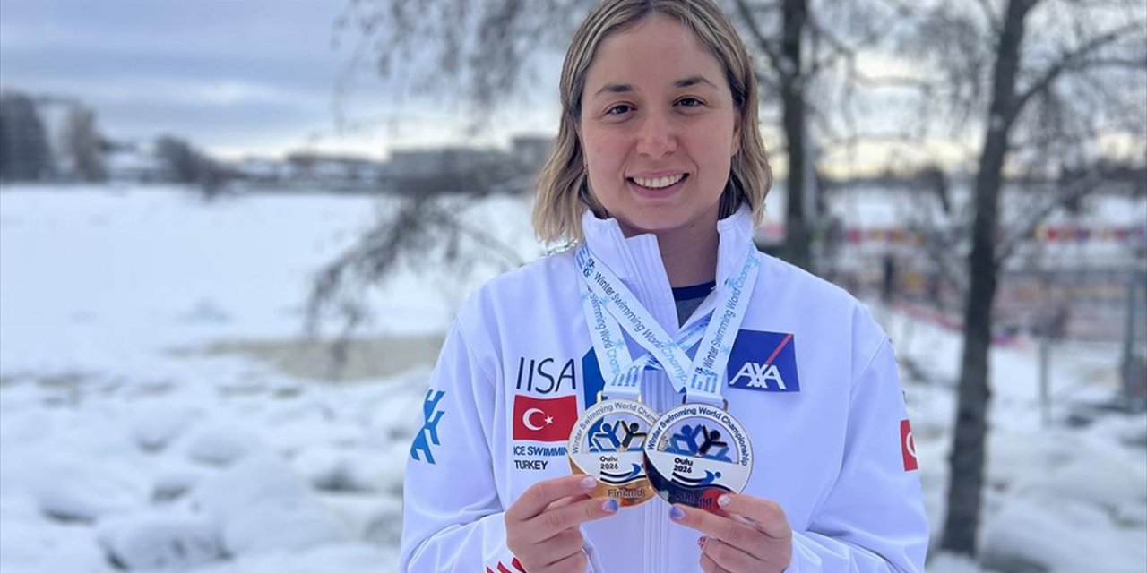Bengisu Avcı, Kış Yüzme Dünya Şampiyonası'nda Dünya Rekoru Kırdı