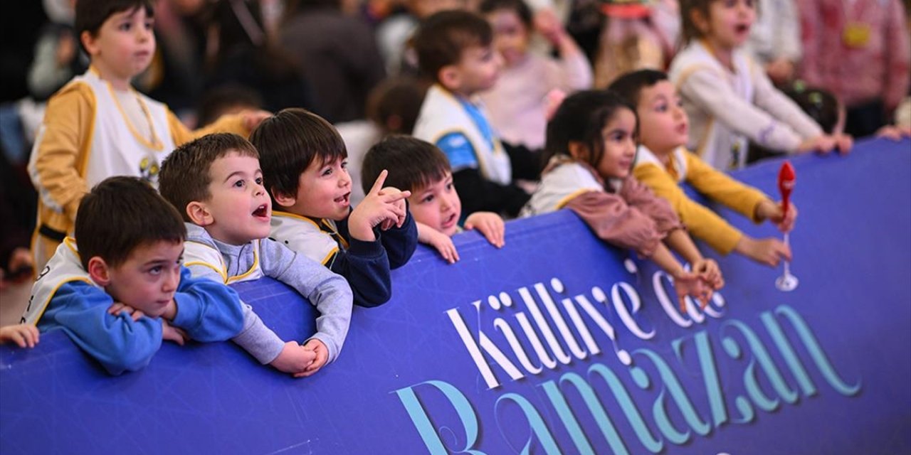 "Külliye'de Ramazan" Etkinlikleri Kapsamında "Akıllı Tavşan Momo Müzikali" Sahnelendi