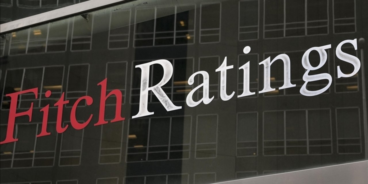 Fitch, Hürmüz Boğazı’ndaki Kapanmanın Geçici Olduğunu ve Petrol Fiyatlarını Sınırlı Etkileyebileceğini Belirtti