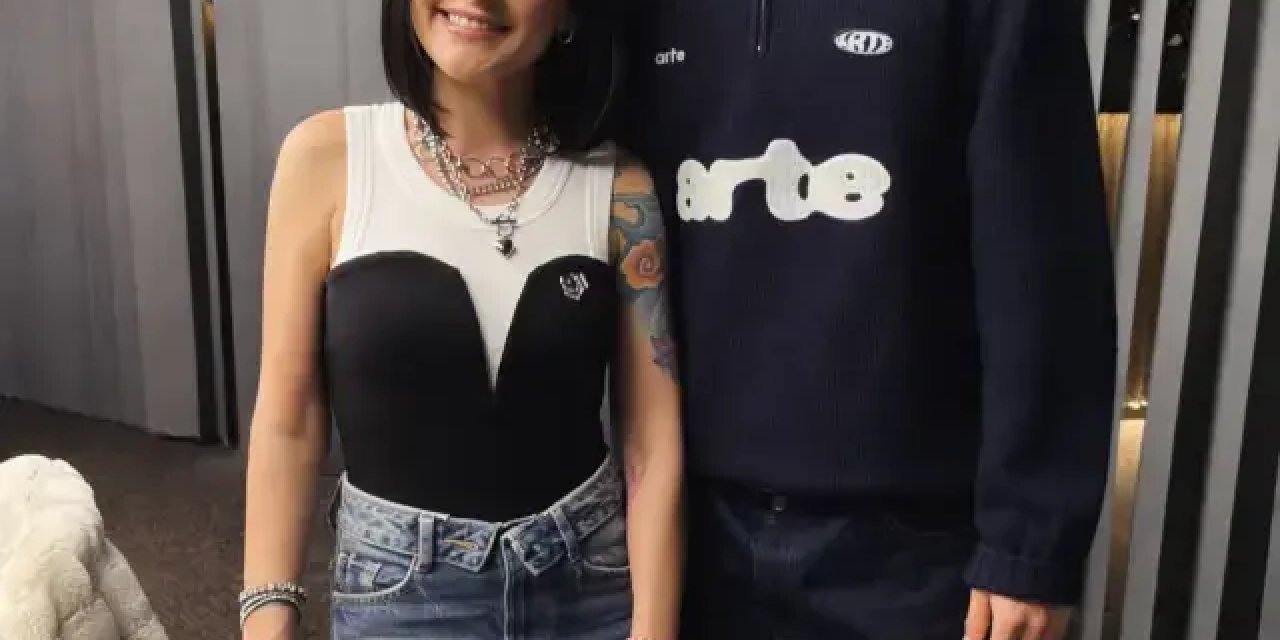 Melek Mosso Süper Lig Devinin Golcüsüyle Fotoğraf Paylaştı.