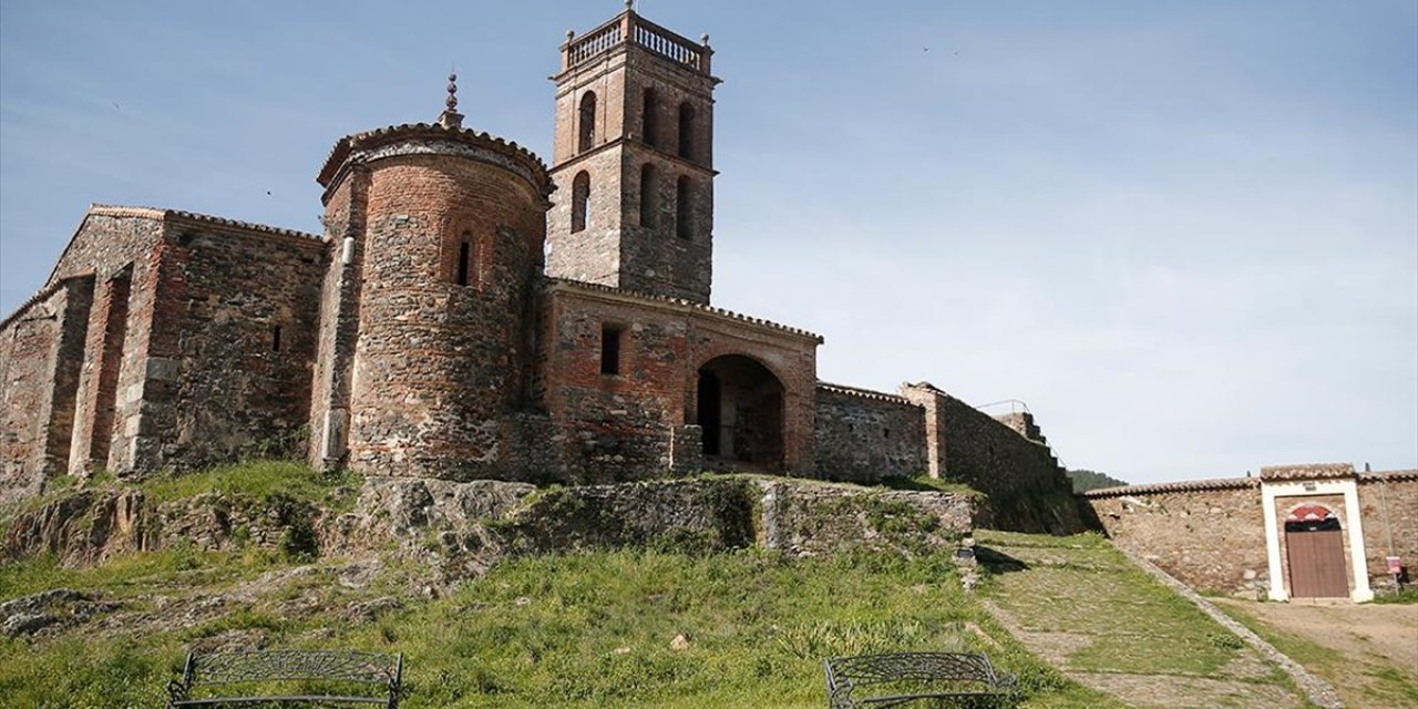 İspanya'da Endülüs Döneminden Kalma Almonaster La Real Camisi Tarihe Işık Tutuyor