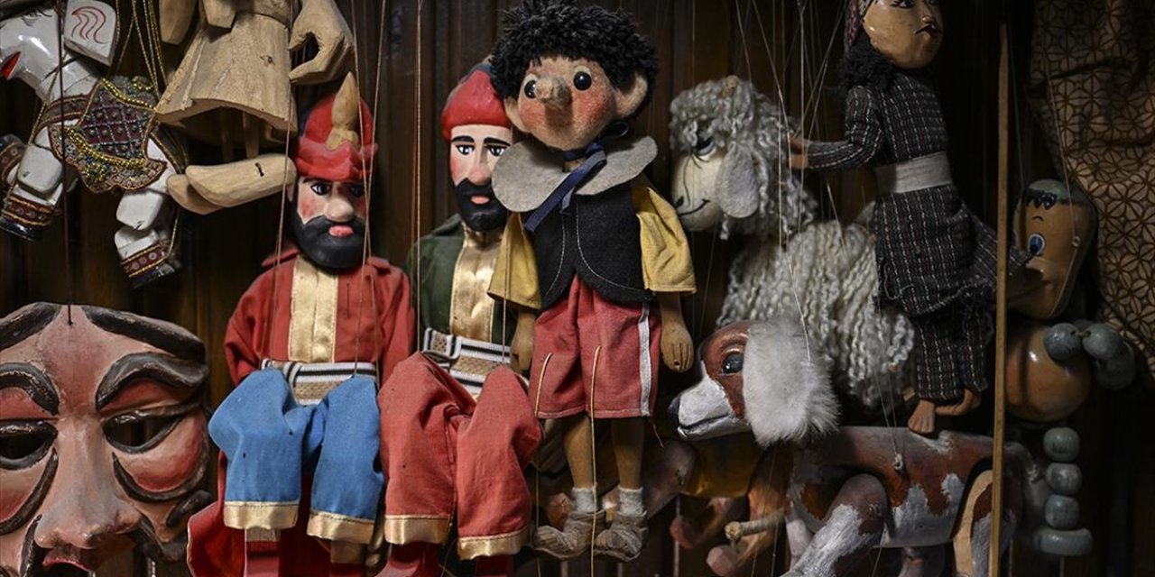 Karagöz'ü Zamana Uyarlayarak Geleneksel Türk Tiyatrosunu Bugüne Taşıyor