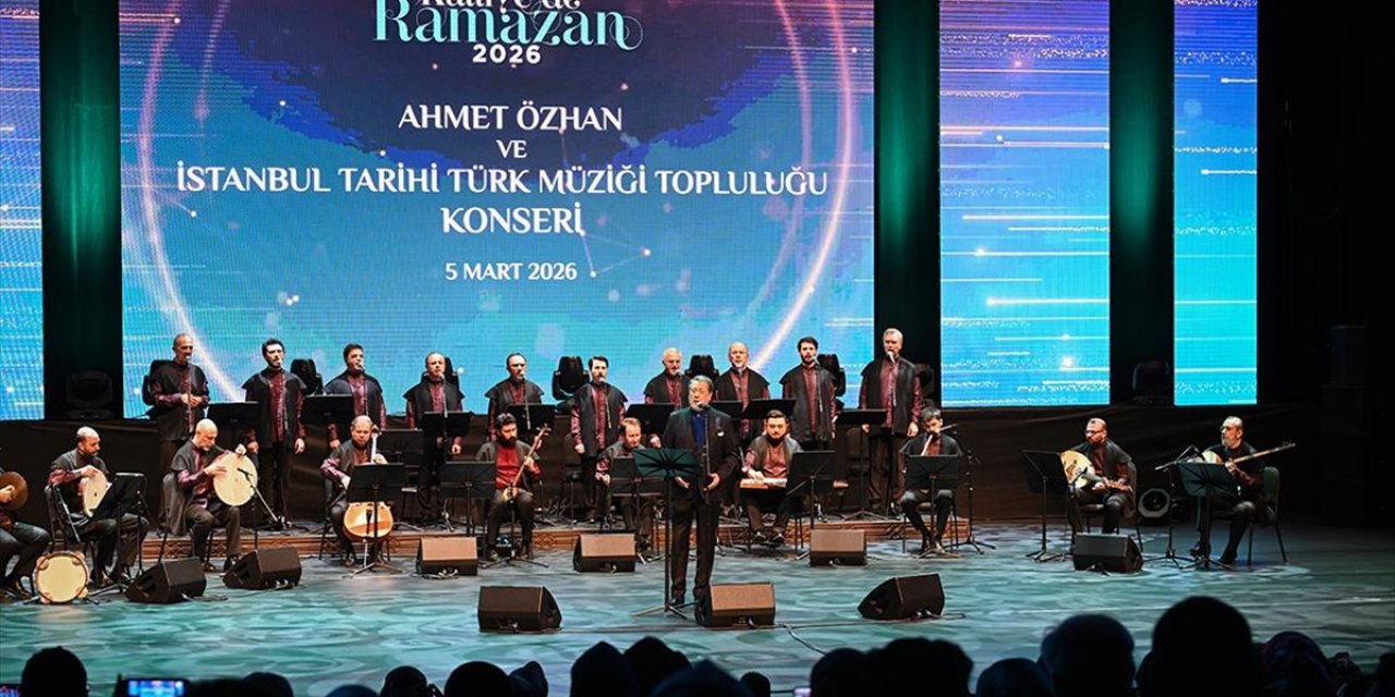 Ahmet Özhan ve İstanbul Tarihi Türk Müziği Topluluğu, "Külliye'de Ramazan" Etkinliklerinde Konser Verdi