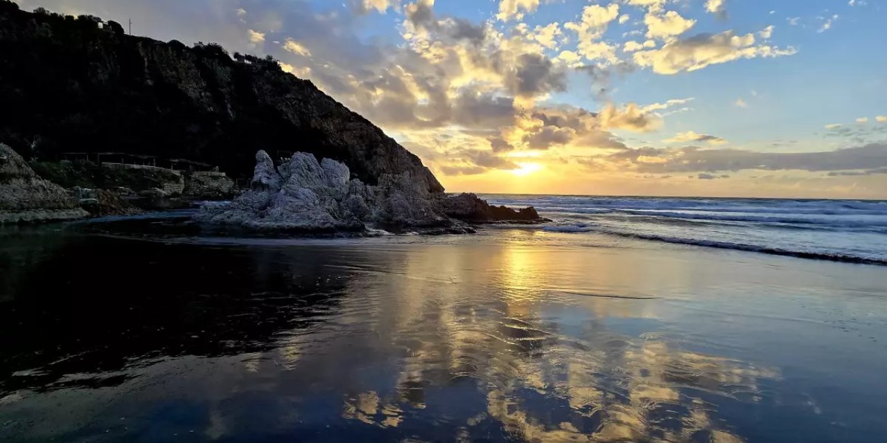 Hatay Sahilinde Gün Batımında Renk Cümbüşü Büyüledi