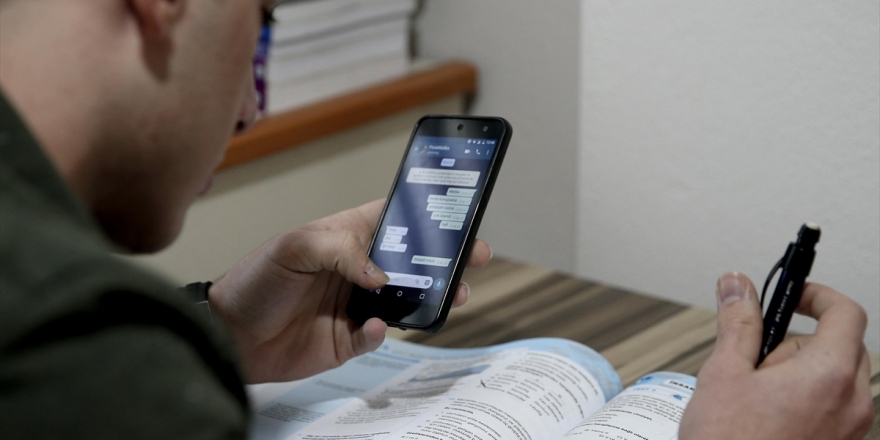 Sosyal Medyayı Kontrol Sıklığı İle Okul Başarısı Arasında İlişki Yok